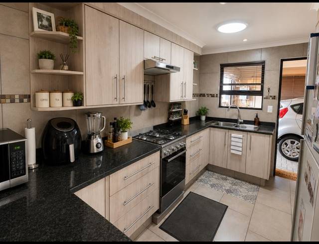 2 BEDROOM PROPERTY TO RENT IN HENLEY-ON-KLIP